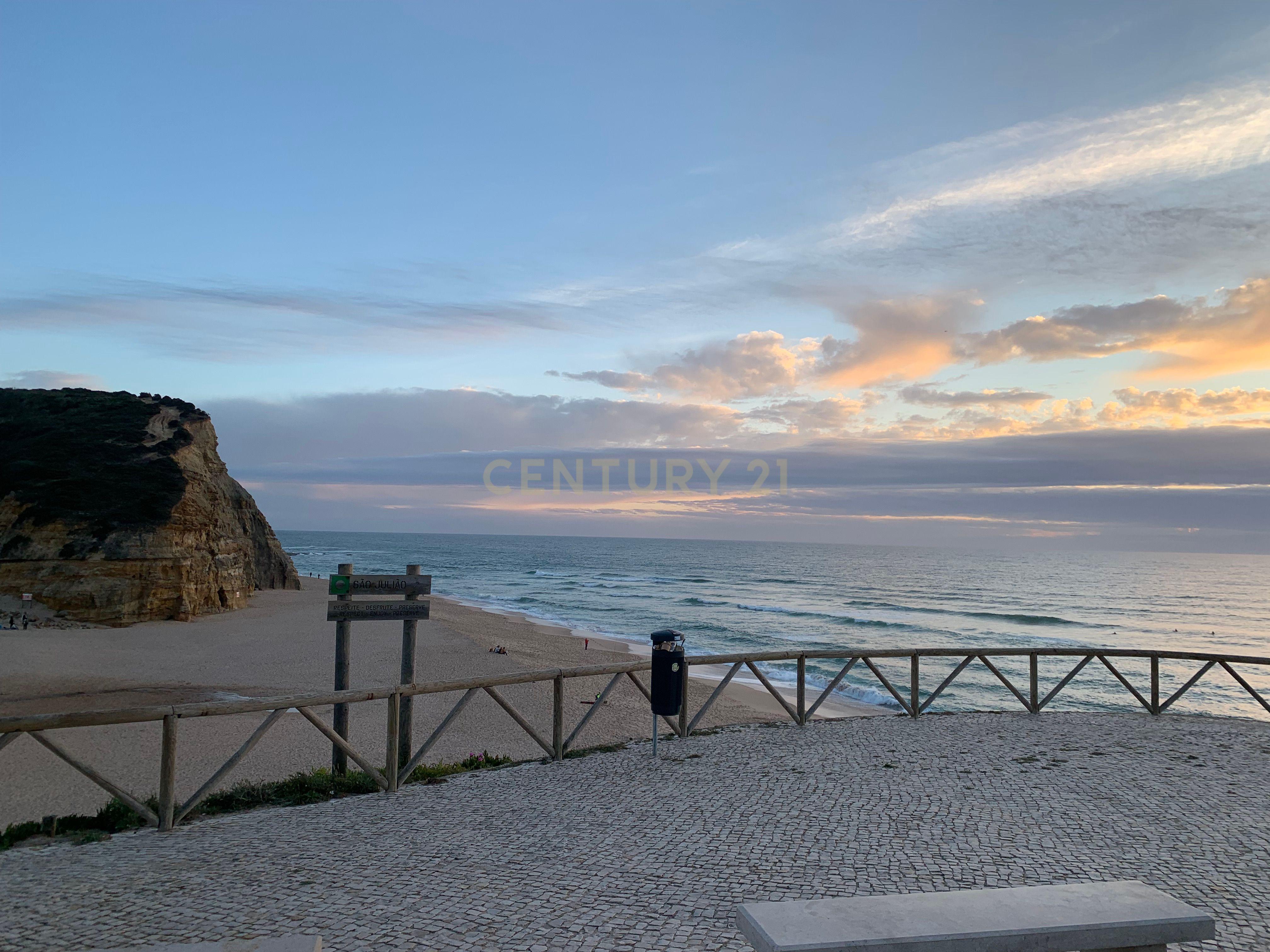 Moradia T5 totalmente renovada, com piscina, 15 minutos a pé da Praia de S. Julião, na Carvoeira, Ericeira, Mafra - Image 45