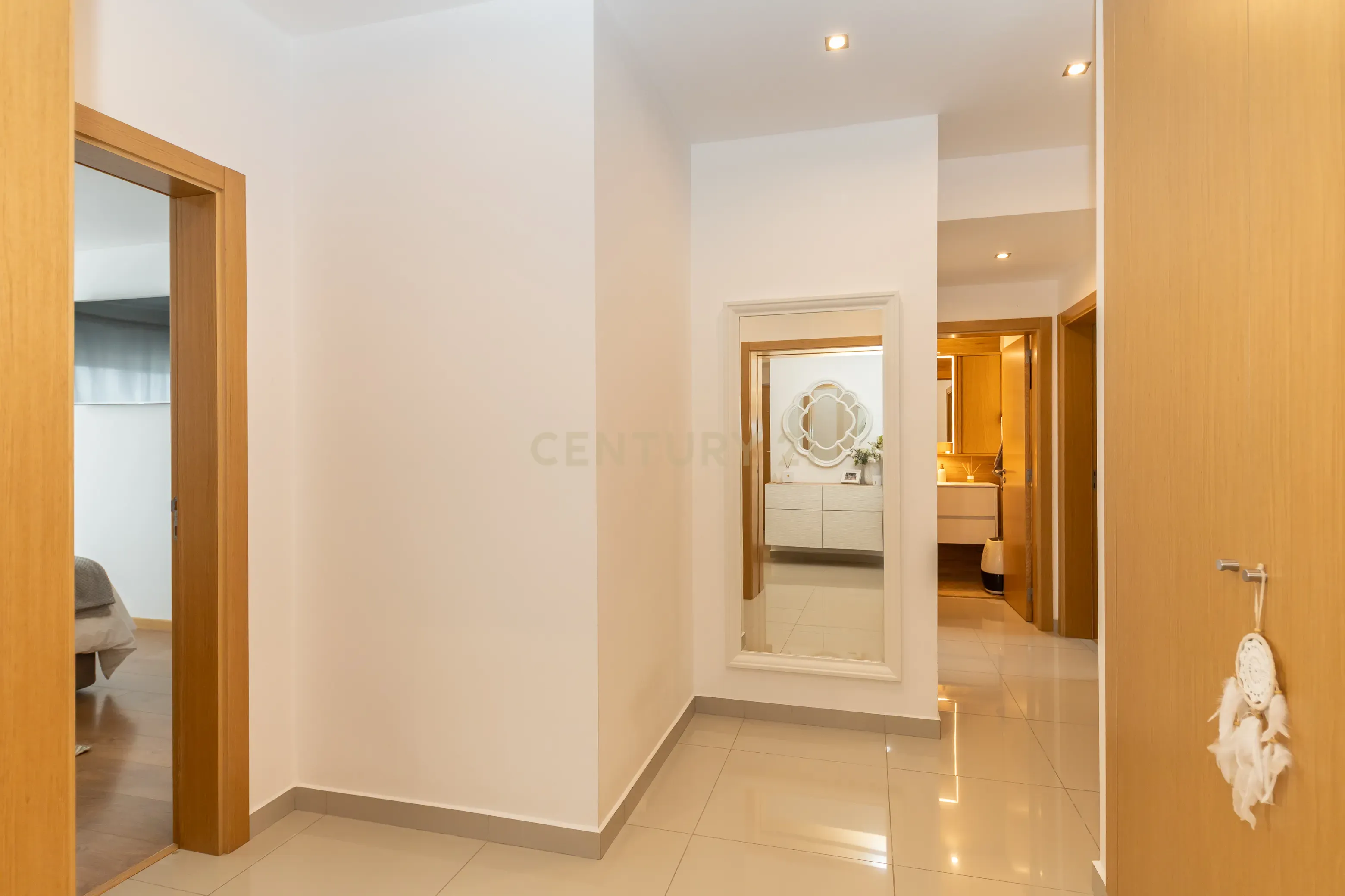 Apartamento T4 convertido em T3 - Totalmente Renovado com Materiais Premium no Centro de Setúbal - Image 11
