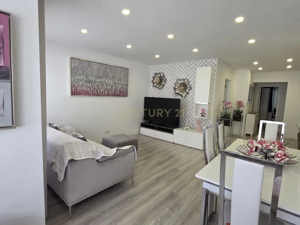 Apartamento T4 agora T3 em Almada transportes á porta # Negociável # - Image 4