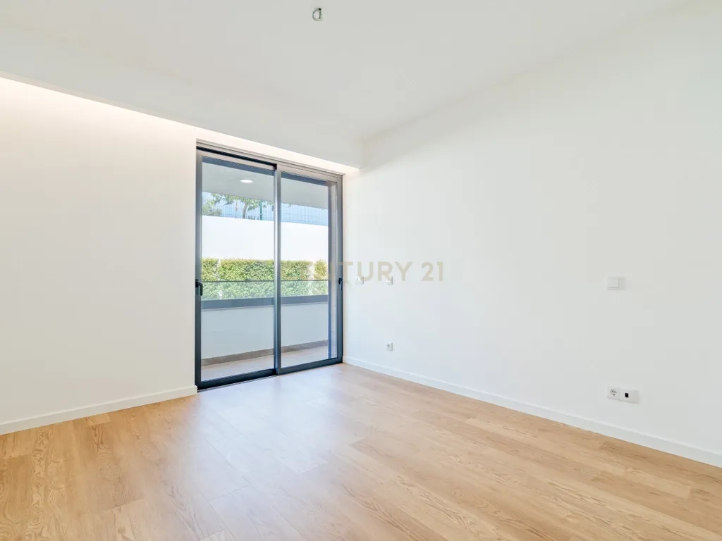 Apartamento T2 Novo a Estrear, Piscina, Estacionamento Privativo, no Centro de Albufeira – Correeira - Image 9