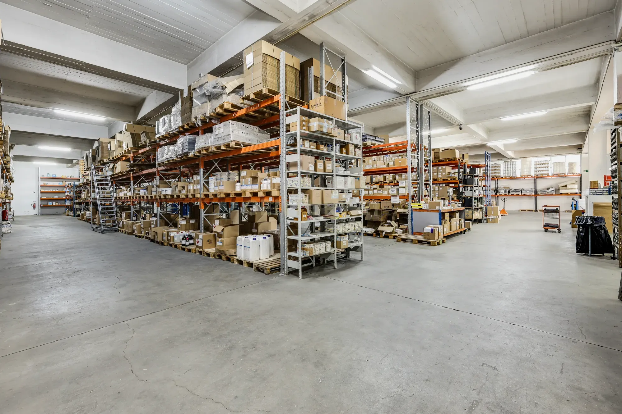Fotografia 7 de Espaço Logístico com 1.849 m² e Acesso TIR | Odivelas