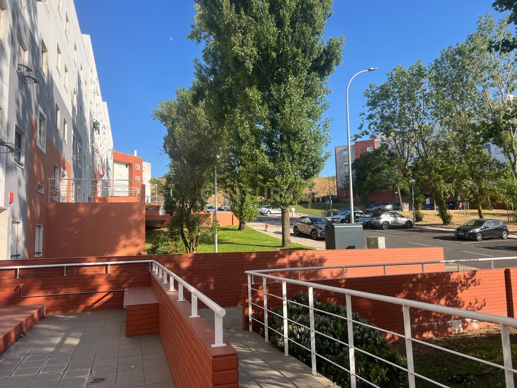 T2 com parqueamento e arrecadação -  Casas do Lago Serra de Carnaxide Amadora - Image 35
