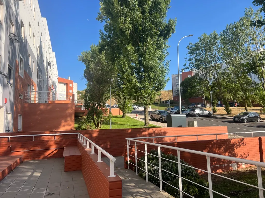T2 com parqueamento e arrecadação - Casas do Lago Serra de Carnaxide Amadora - Image 35