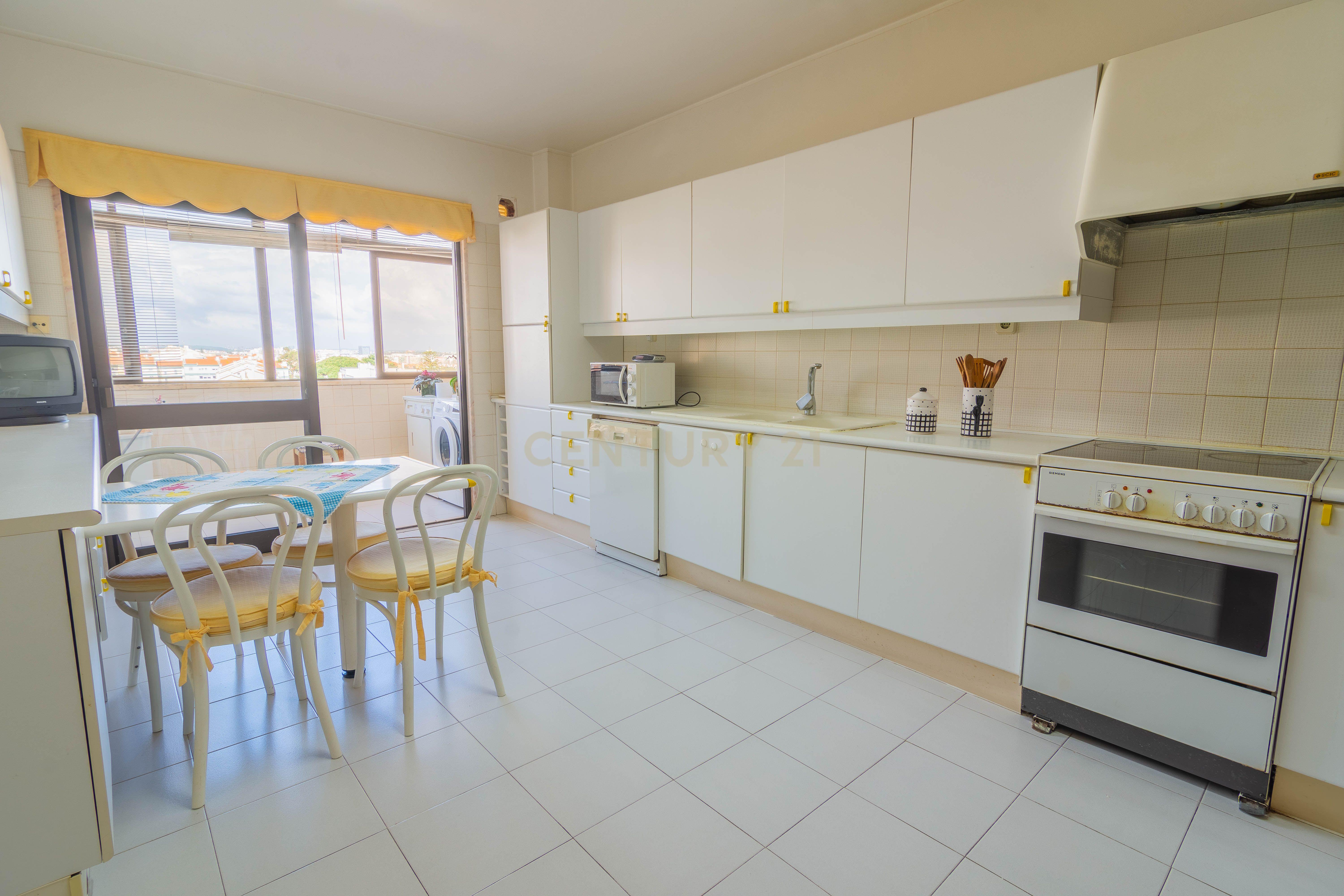 Apartamento T3 em Cascais com Vista Mar e Terraço - Image 9