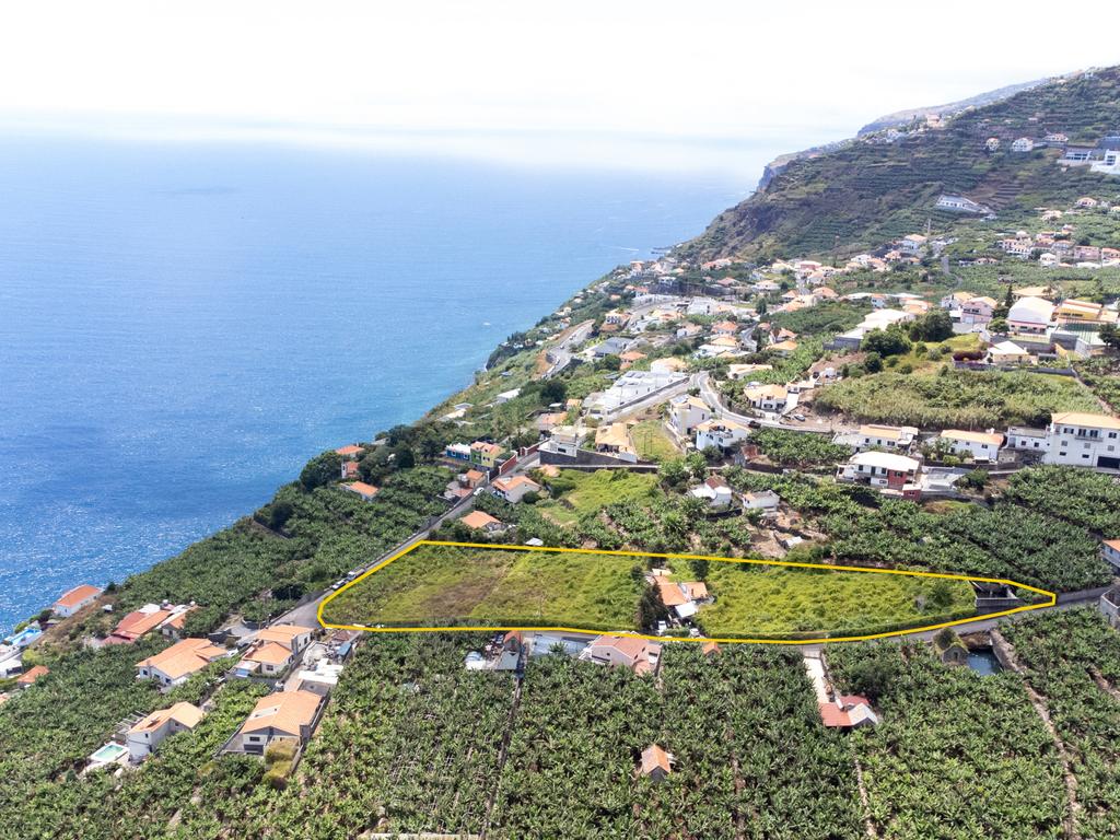 Terreno com 6.896m² e Moradia com Vista Mar - Image 7