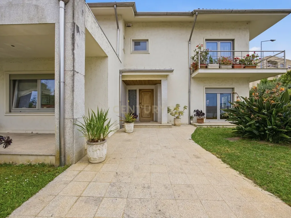 Moradia T4 de Gaveto espaçosa - Quinta das Rosas - Image 1