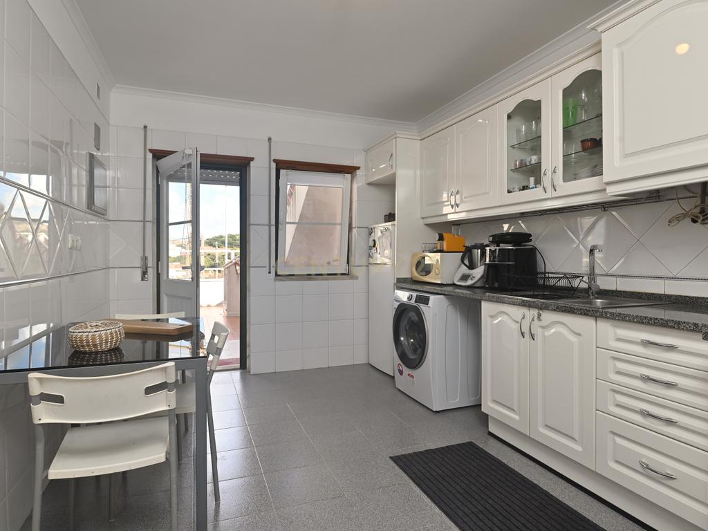 Apartamento T2 em Milharado, com terraço e parquemento - Image 9