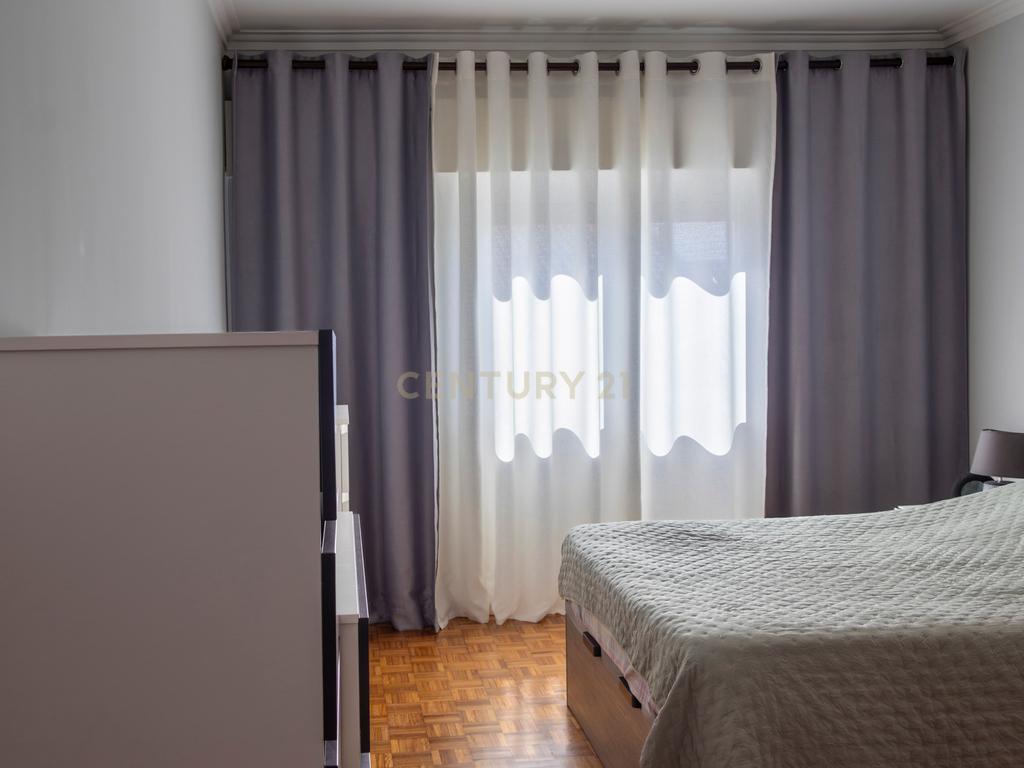 Apartamento T1 com Varanda em Agualva, Sintra - Image 4