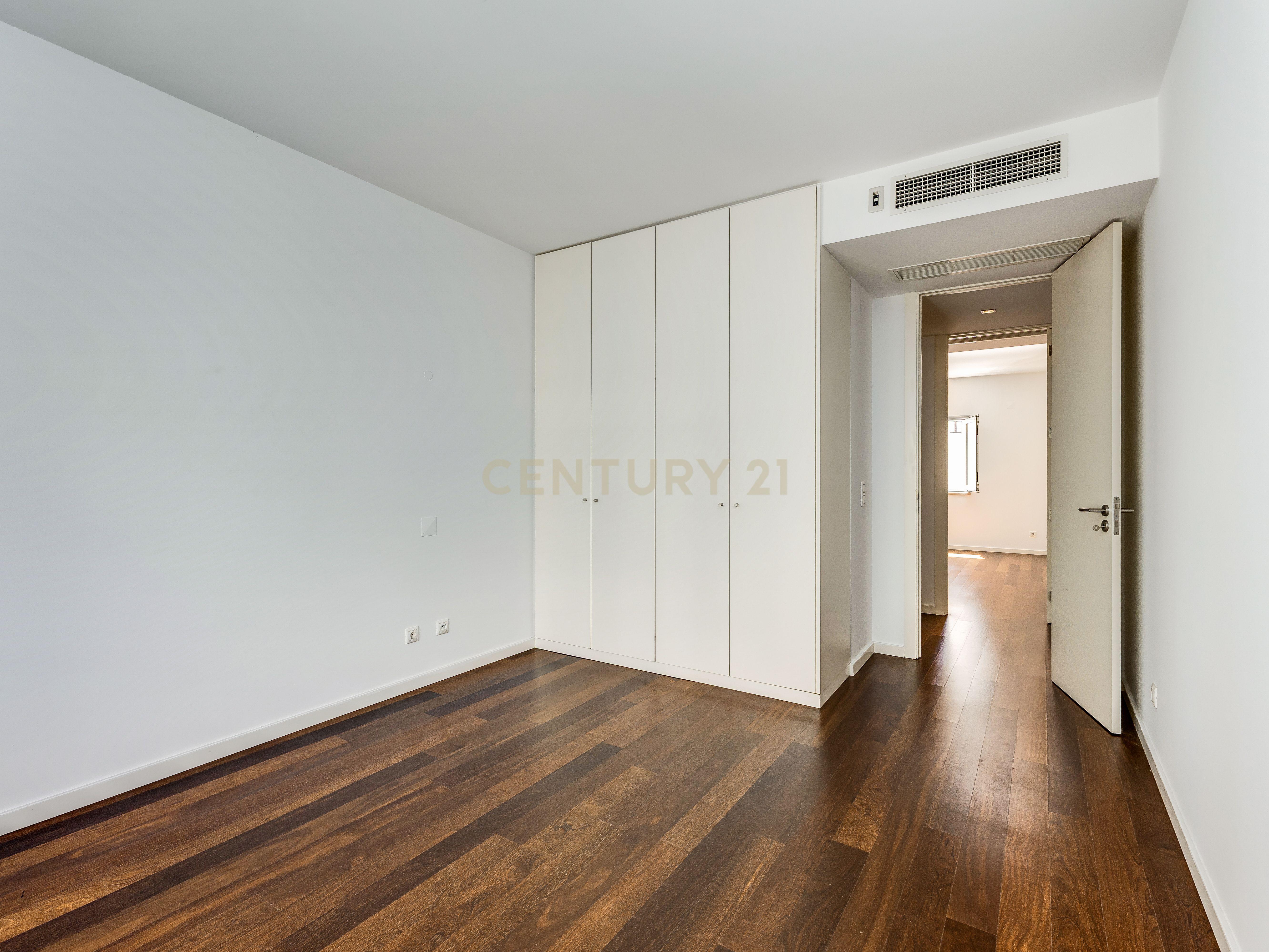 T3 com garagem para 2 carros - Image 23