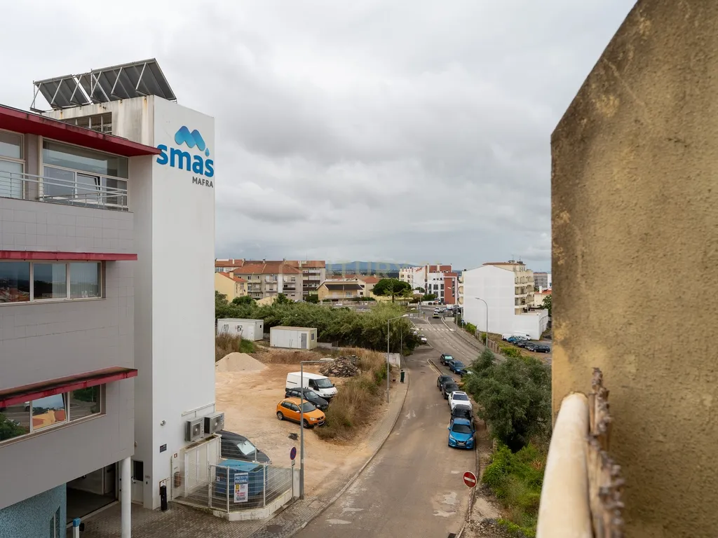 * ESPECTACULAR APARTAMENTO NO CENTRO DE MAFRA, COM VARANDA E PARQUEAMENTO * - Image 46