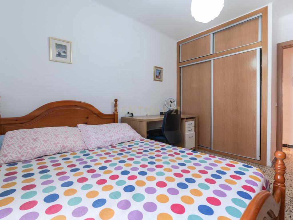 Oportunidade de Investimento em Salou – Apartamento com Licença Turística e Duas Varandas - Image 5