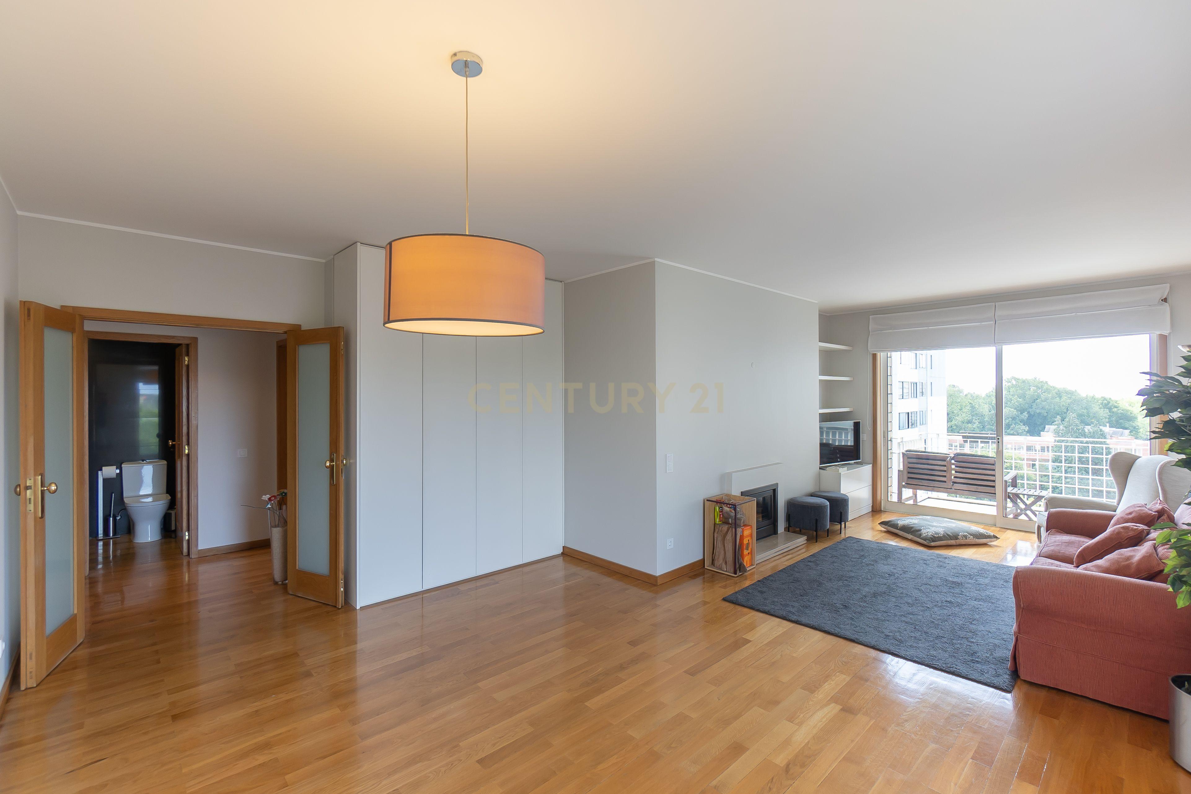 Fotografia 3 de Apartamento T2 para Arrendamento em Lordelo do Ouro, Porto