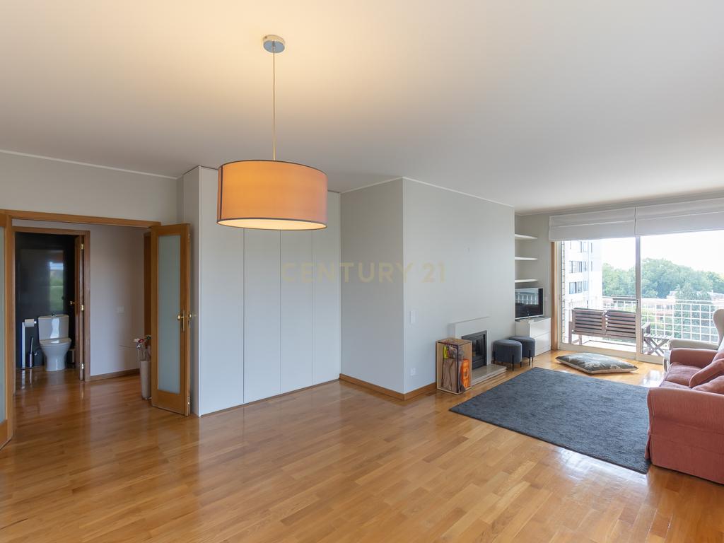 Apartamento T2 para Arrendamento em Lordelo do Ouro, Porto - Image 3