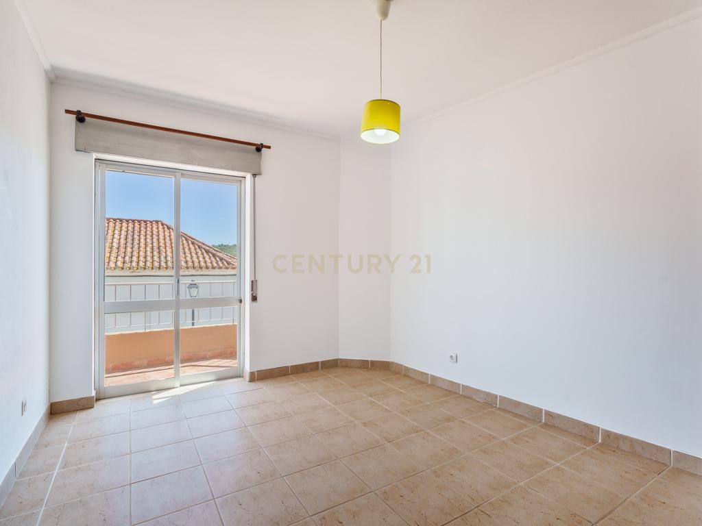 T2 renovado com varanda e terraço no Centro Histórico de Silves - Image 12