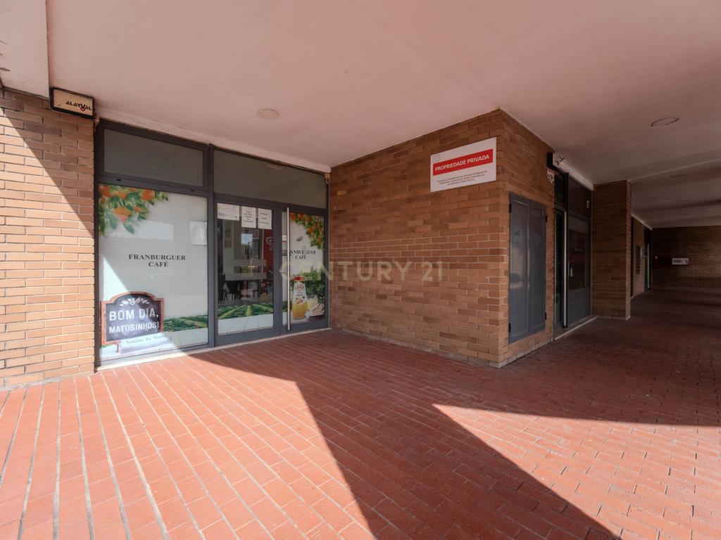 Loja com Potencial de Transformação em T3 na Senhora da Hora! - Image 22