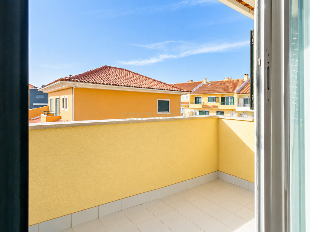 Moradia em Banda T3+1 com quintal e garagem em Zona Tranquila – Bacelos de Gaio, Seixal - Image 23