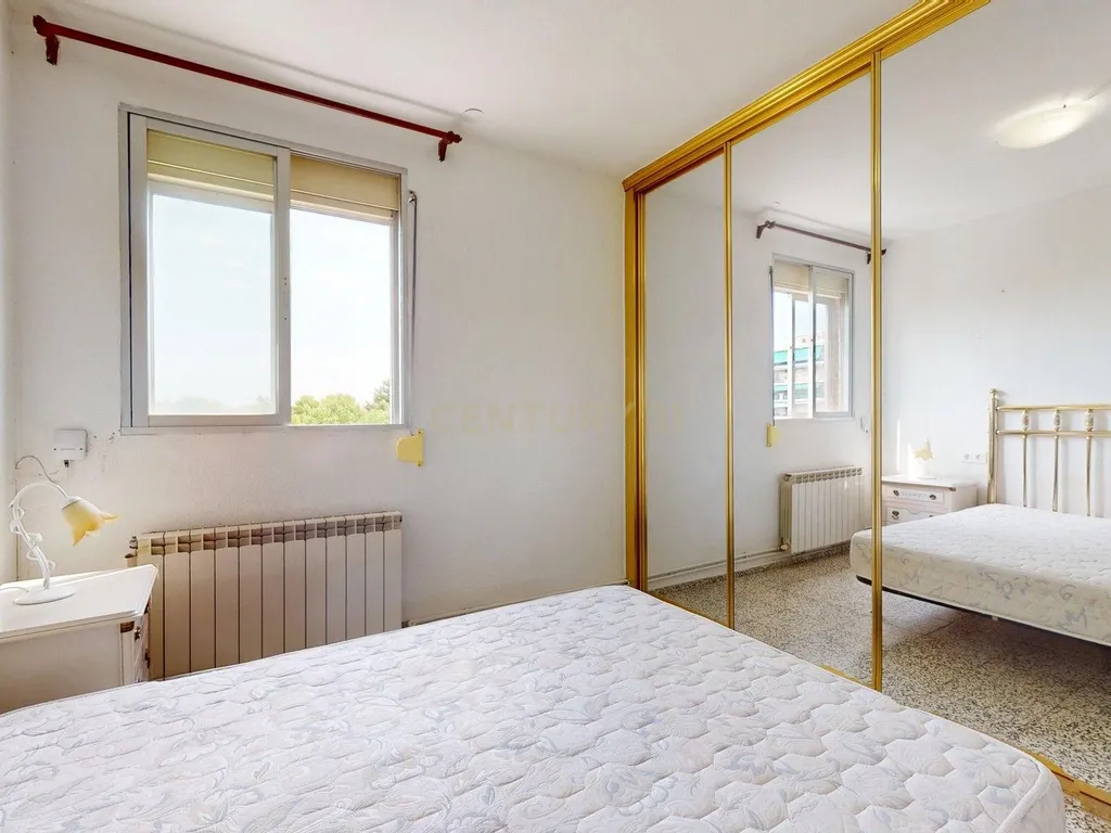Apartamento T2 com Terraço em Madrid - Oportunidade de Recuperação - Image 17
