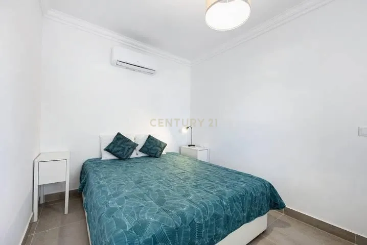 Apartamento T2 em Condomínio Fechado 2º Andar com Elevador com Piscina – Sagres - Image 12