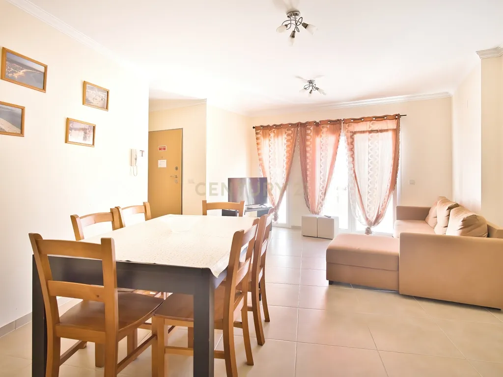 Apartamento T3 Espaçoso e Acolhedor, a Passos do Mar na Nazaré. - Image 5