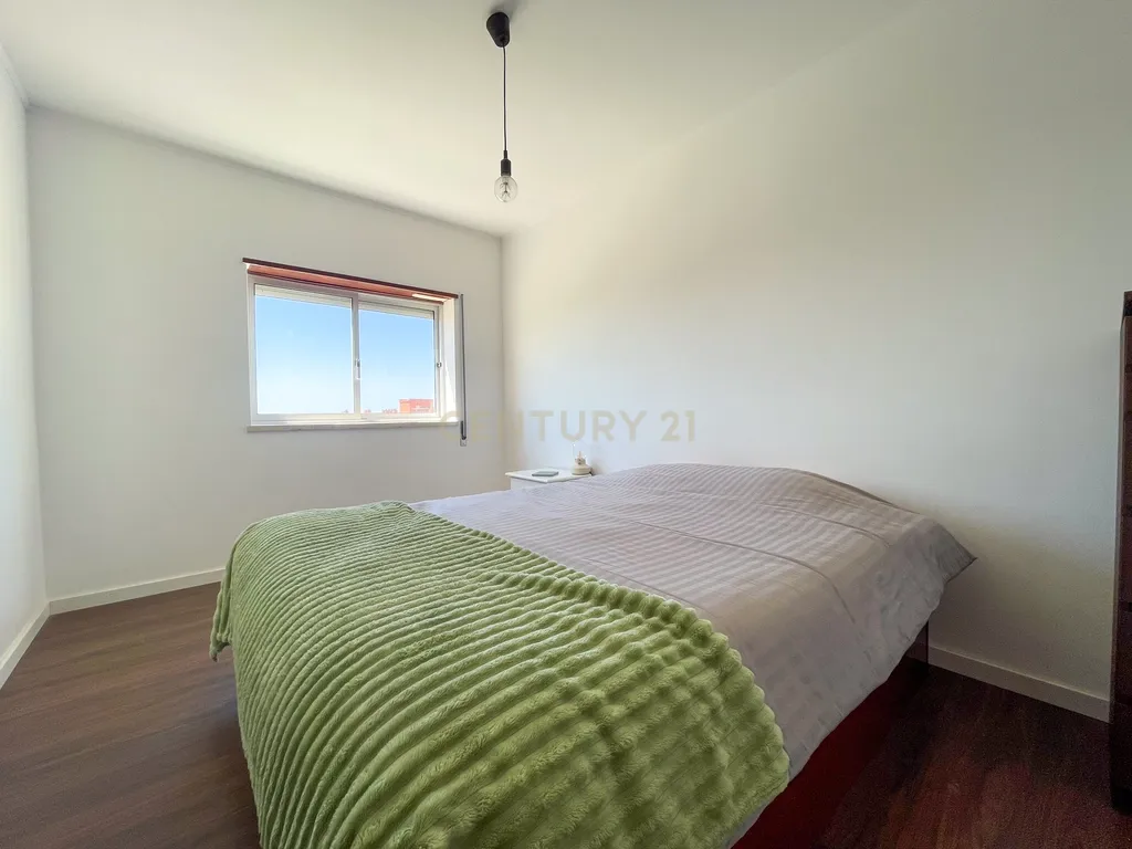 Apartamento T2 com Excelente Localização no Monte de Caparica - Image 10
