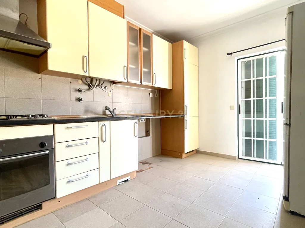 Apartamento T2, com Duas Varandas e Arrecadação, em Aires, Palmela - Image 9