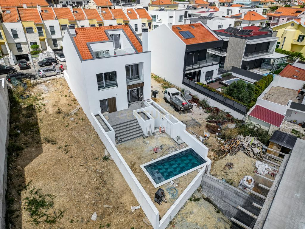 Moradia T4 com piscina em Caneças - Image 4