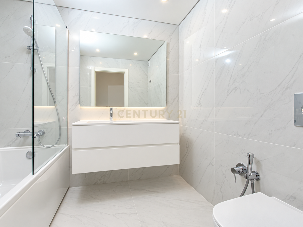 T2 Novo e Exclusivo no Neudel | Terraço de 32 m² + Espaço Extra de 44 m² - Image 15