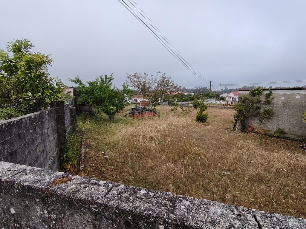 Lote com Viabilidade de Construção — Total 451 m² - Image 2