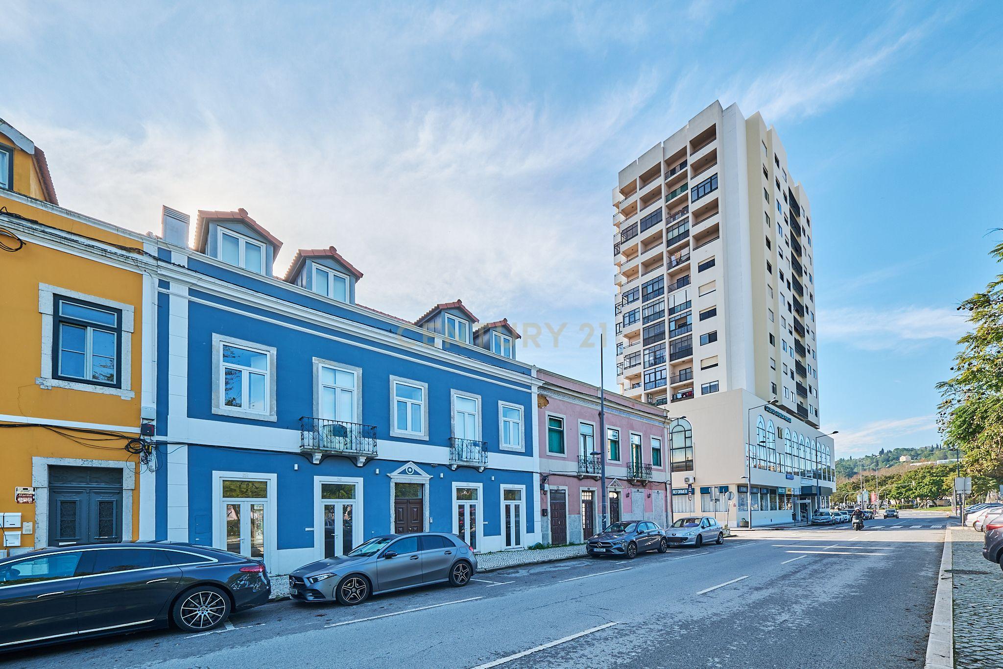 Fotografia 3 de Apartamento T2 de Prestígio Totalmente Renovado na Avenida Luísa Todi – Setúbal
