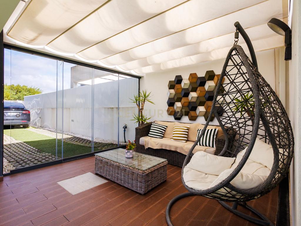 Moradia Moderna com Piscina e Acabamentos de Excelência na Marisol - Image 43