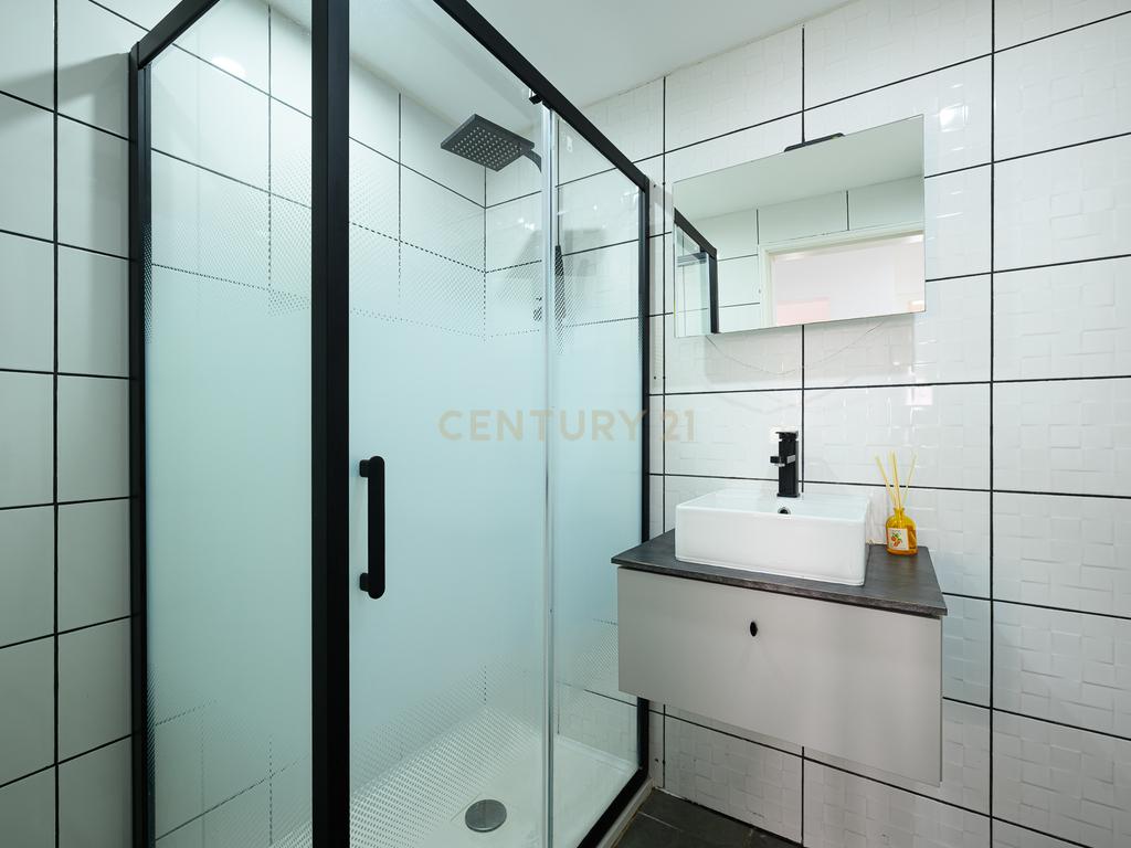 Apartamento T2 Remodelado | Charneca de Caparica - Image 13