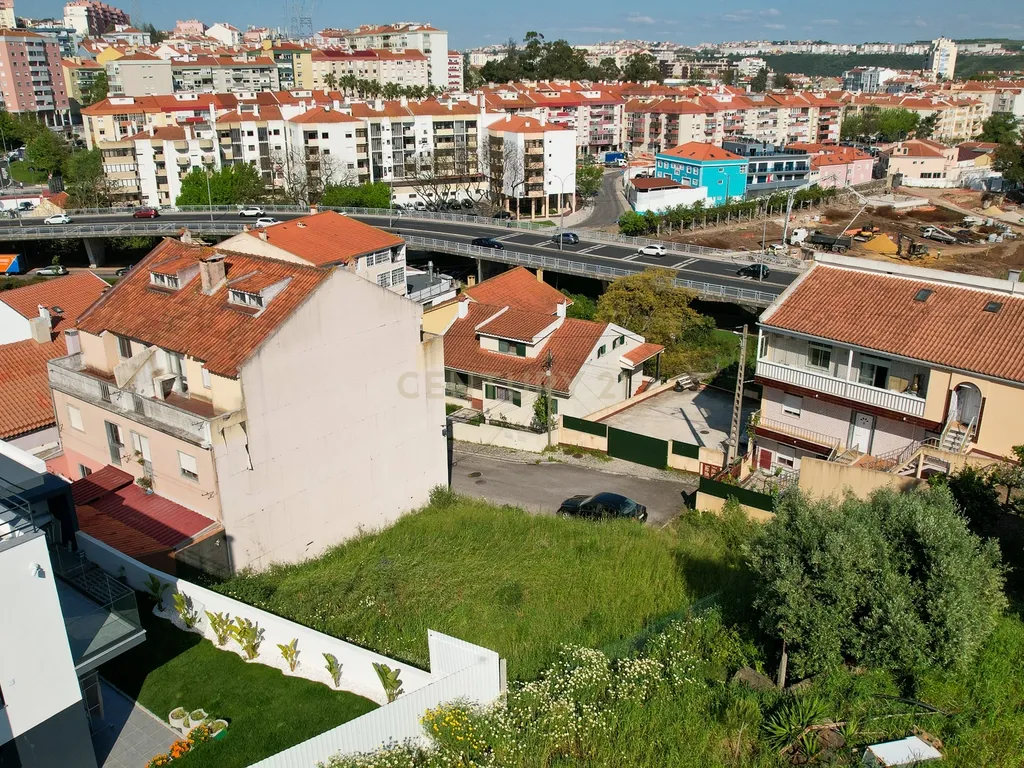 Terreno para venda localizado em Odivelas - Image 5