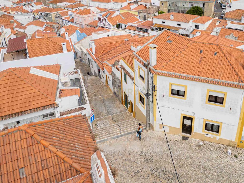 Moradia em ruinas no centro histórico de Palmela - Image 11
