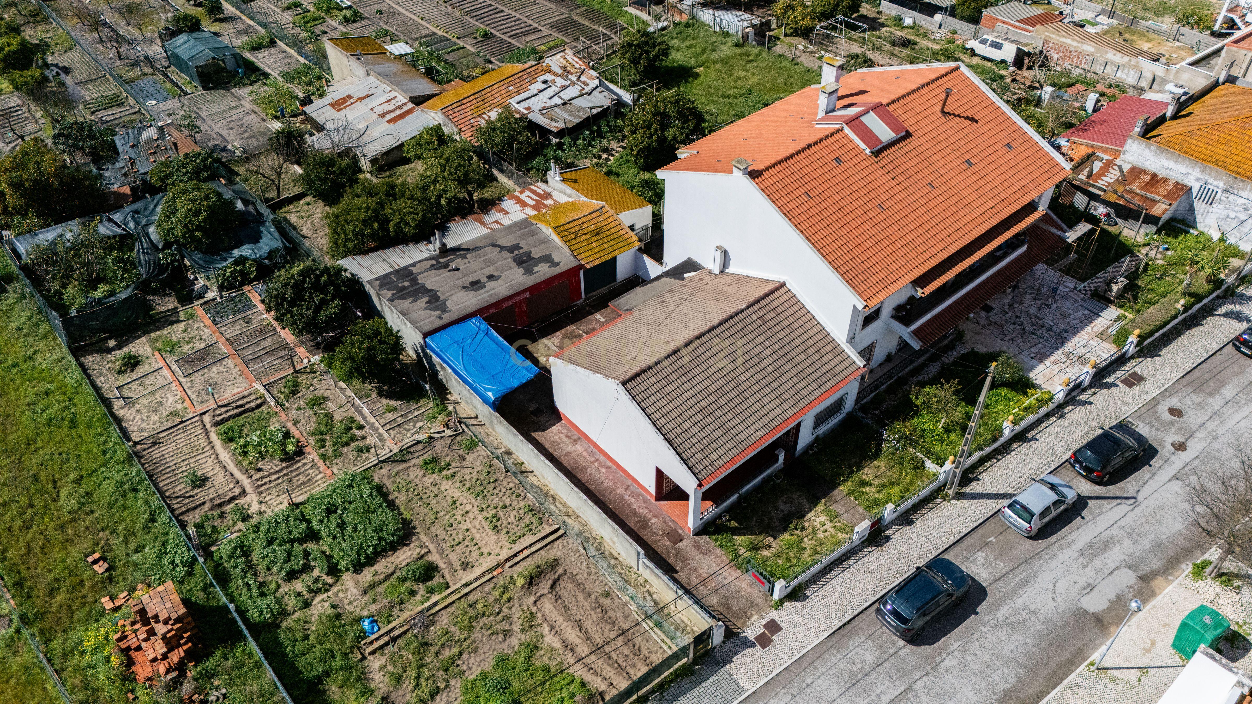 Fotografia 3 de Moradia T3 em Alhos Vedros, Moita com terreno de 1320m2