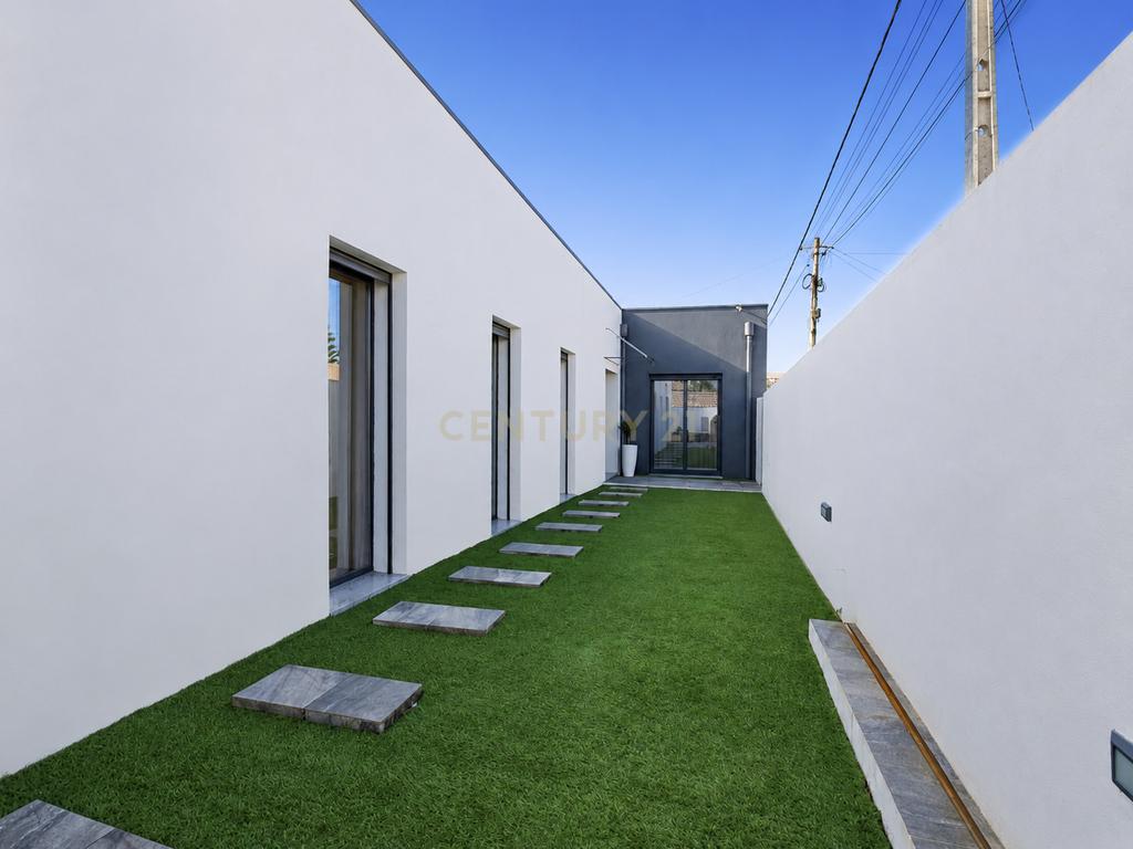 Moradia T3 térrea, moderna e pronta a habitar - Image 32