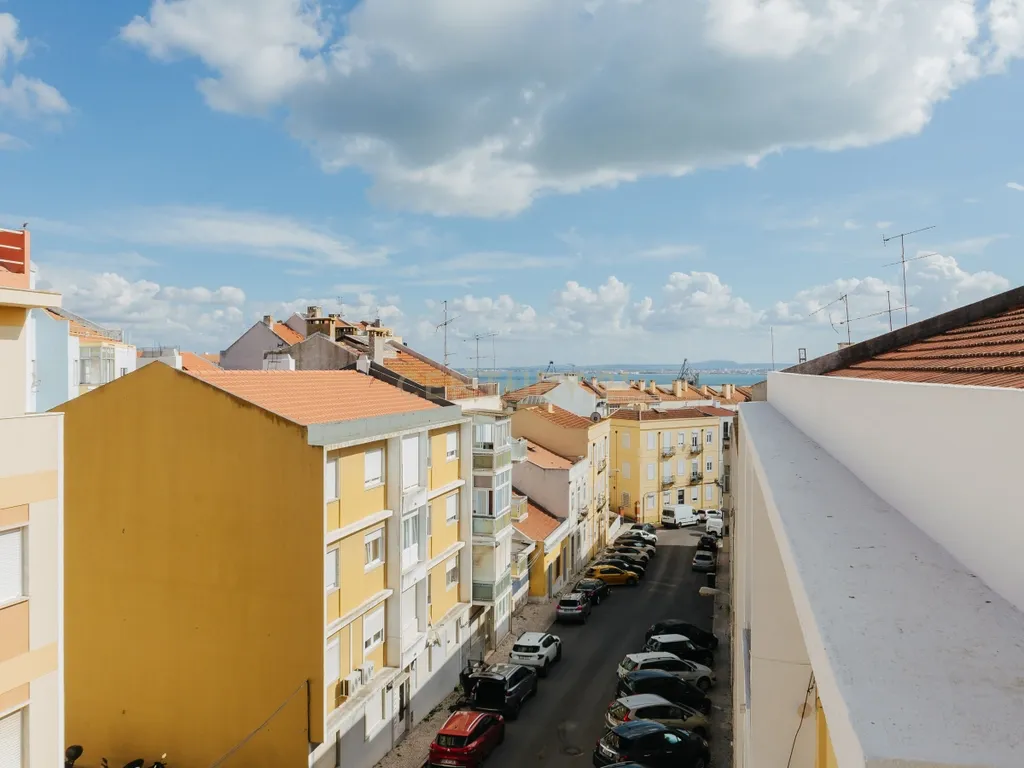 APARTAMENTO T4 COM VARANDA NO BEATO - EXCELENTE LOCALIZAÇÃO - Image 19
