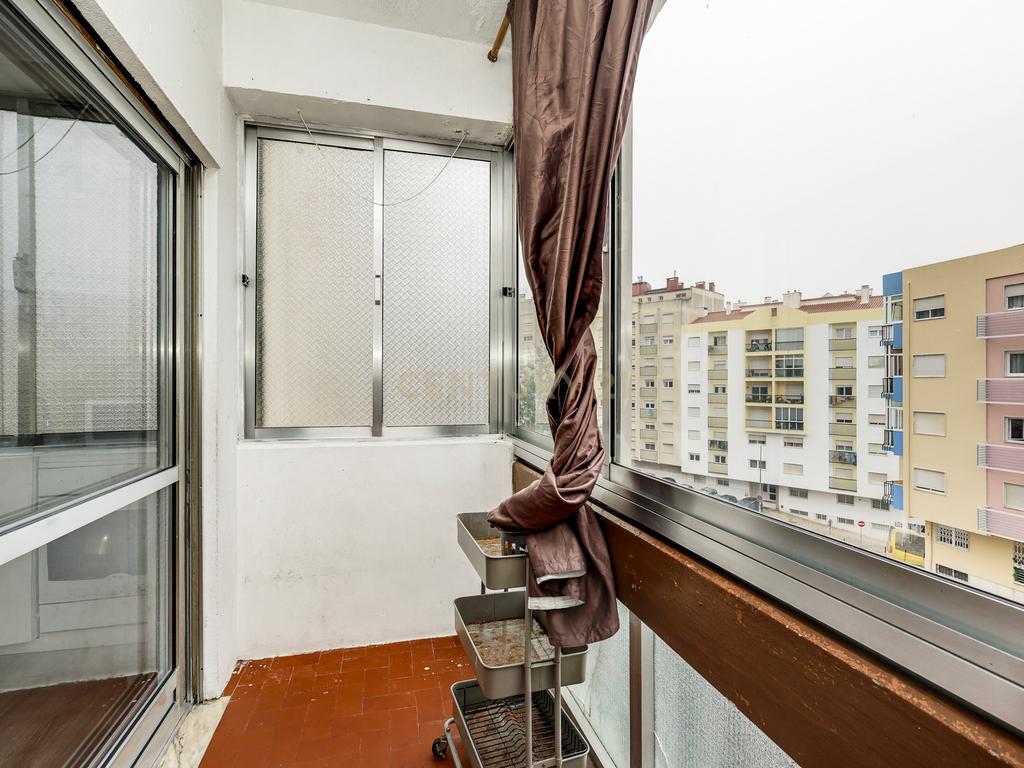 Apartamento T1 em Monte Abraão, Queluz - Oportunidade Única! - Image 16