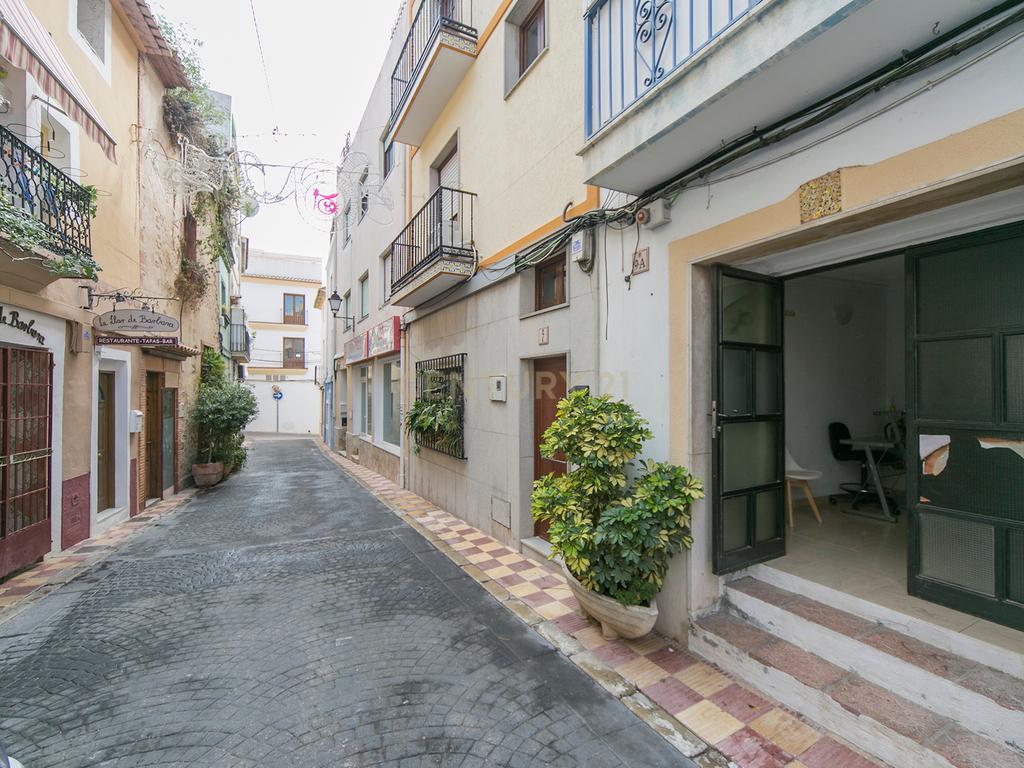 Local comercial con almacén en el centro histórico del casco antiguo de Calpe