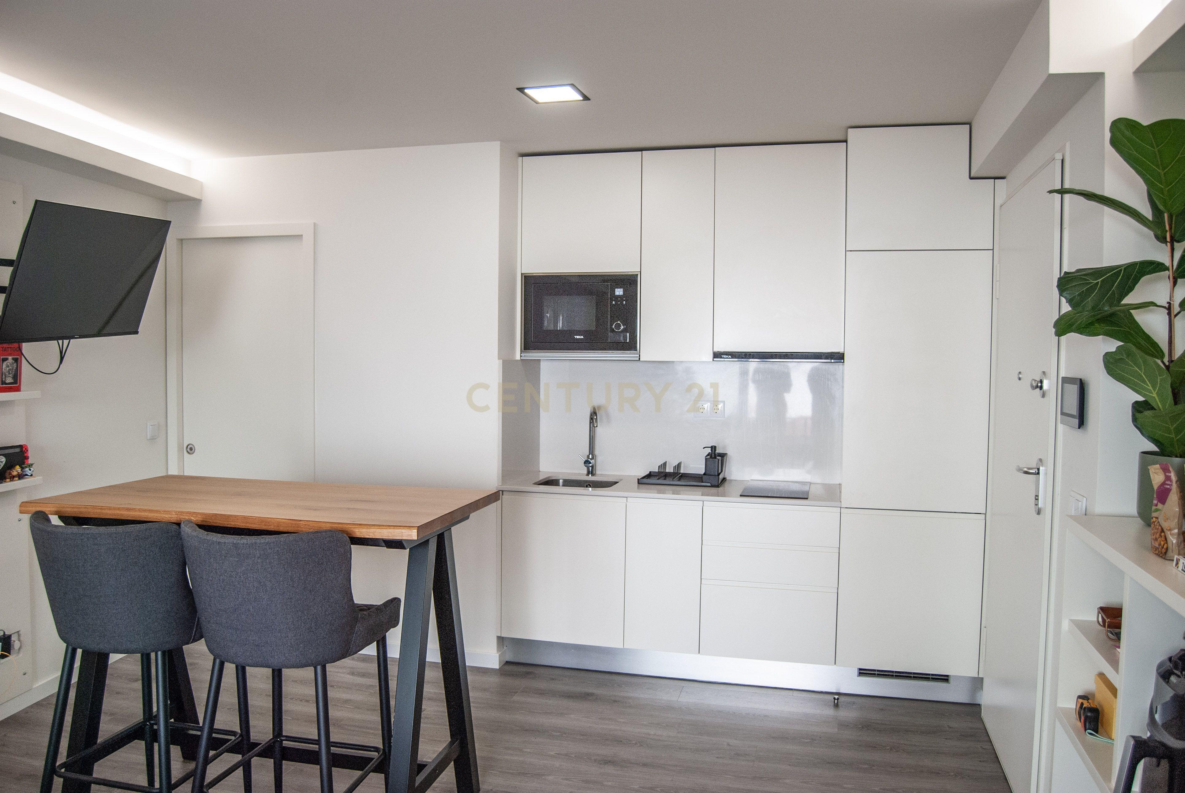 Apartamento T0 Mobilado com varanda - Zona central de Aveiro - Image 15