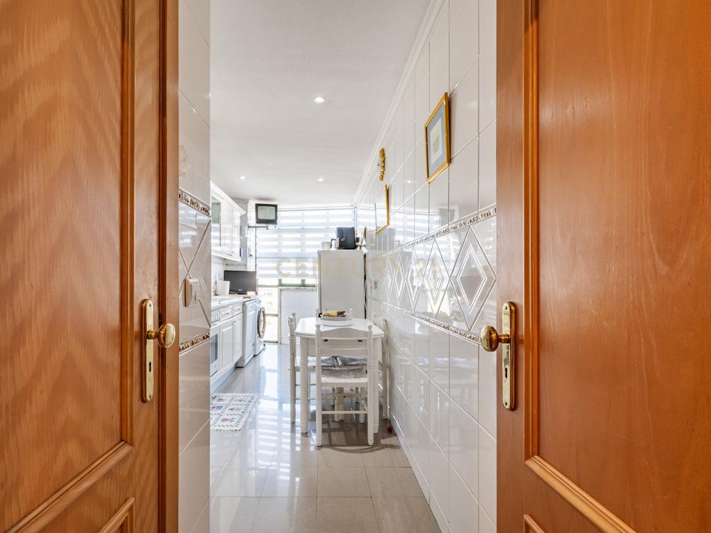 Apartamento T3 com Vista desafogada e parqueamento, no Feijó - Almada - Image 12