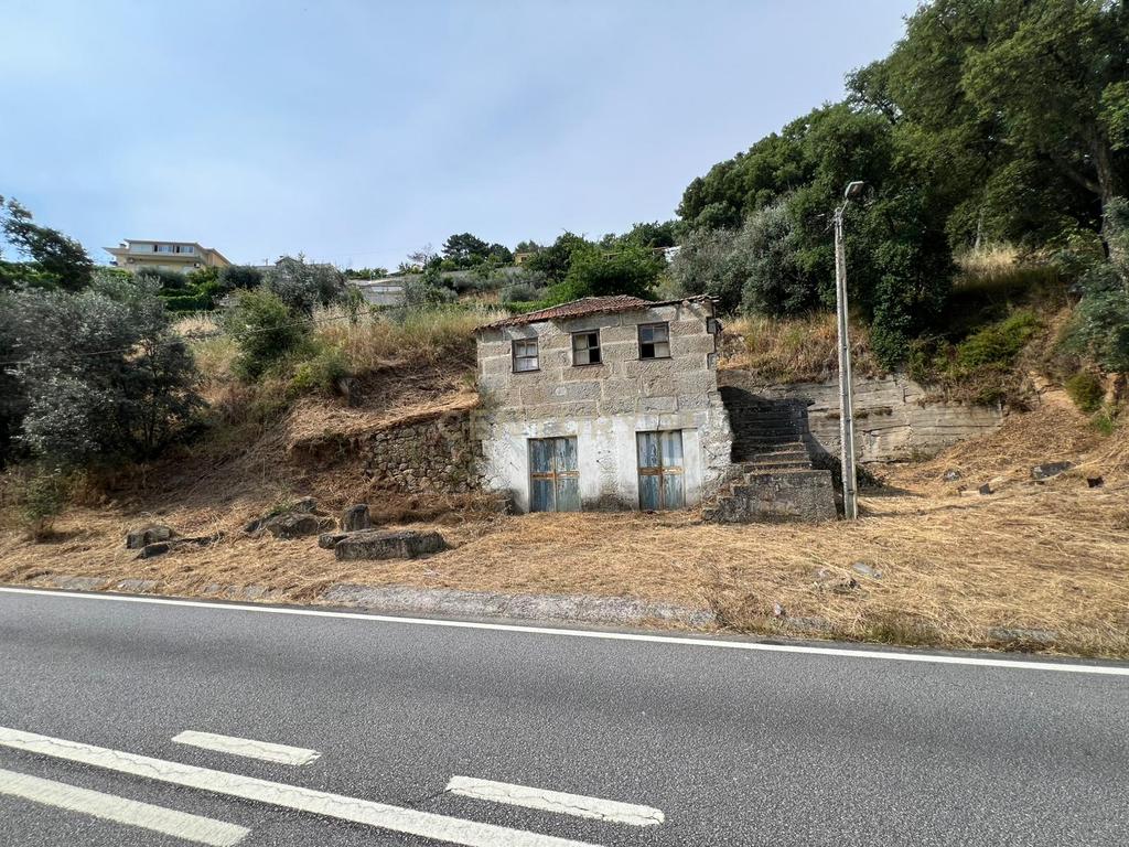 Moradia em ruina repleta de belas histórias, para reconstruir, no coração do Douro em Frende, Baião - Image 6