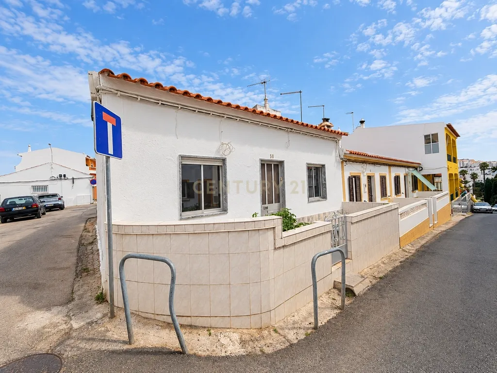 Uma casa com alma portuguesa, espaço exterior e Lagos mesmo ali ao lado. - Image 17