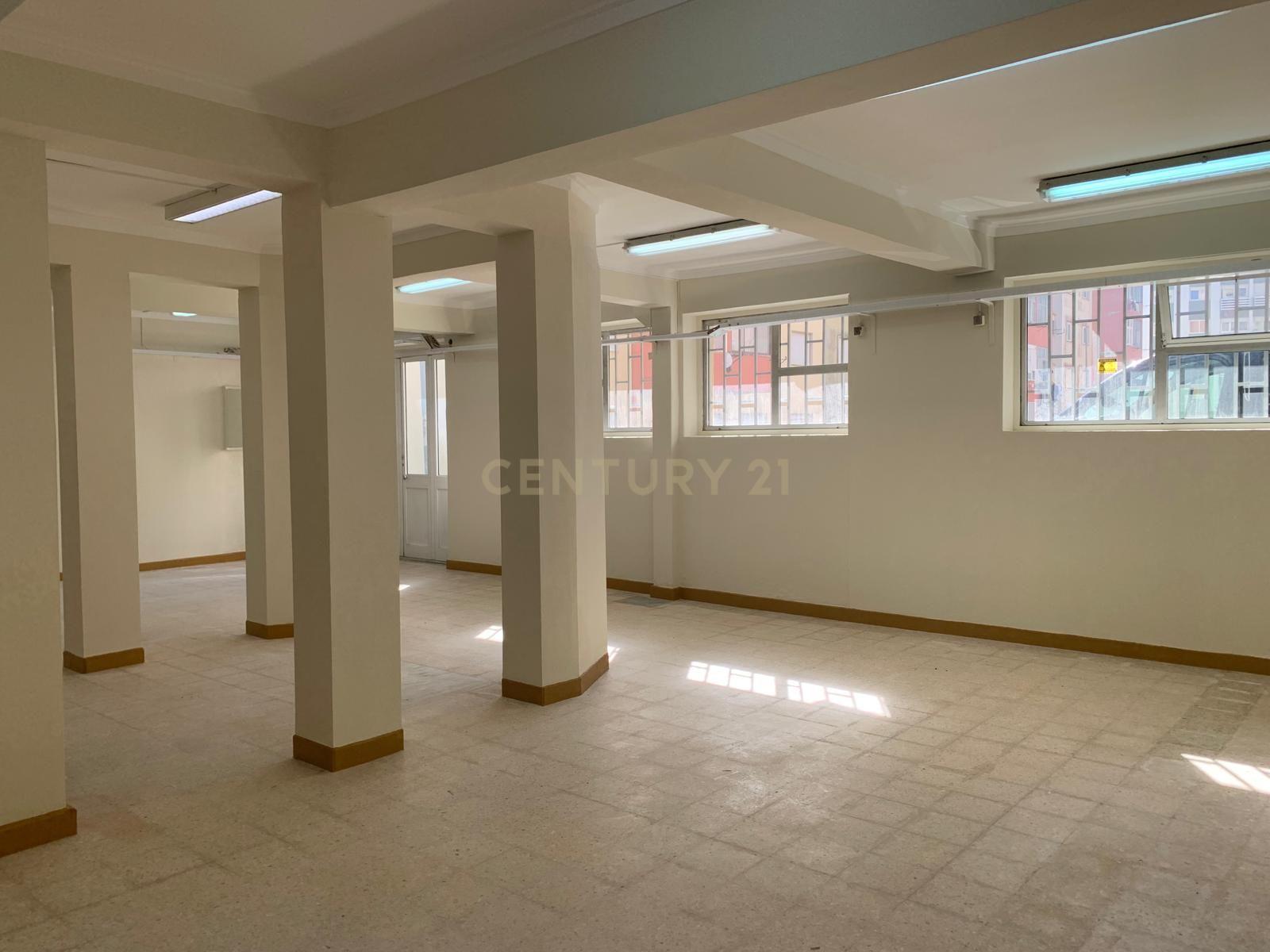 Fotografia 5 de Loja para arrendamento no Cacém
