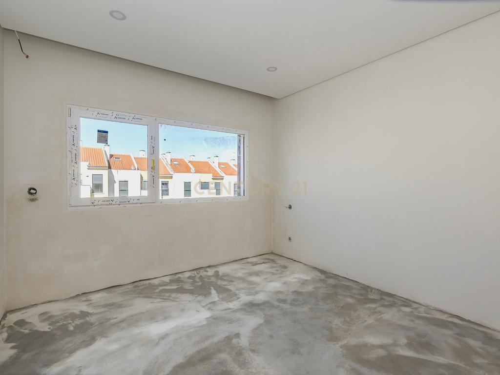 Moradia T4 com piscina em Caneças - Image 29