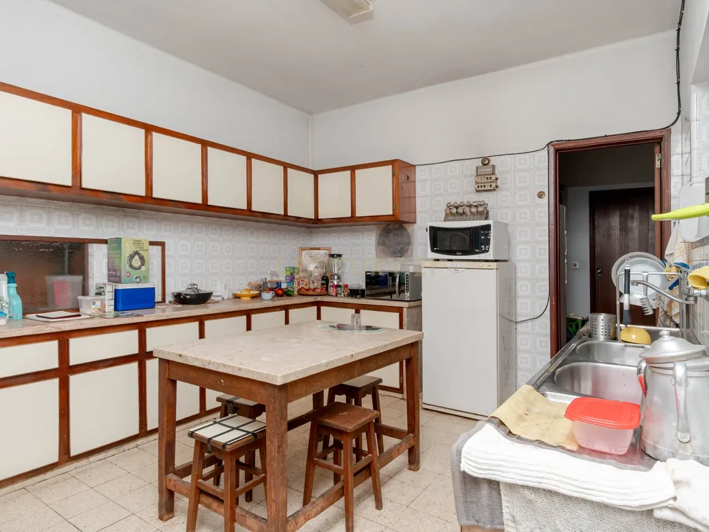 T6+1 em 1066 m2 de tranquilidade, para remodelar ou investir - Image 18