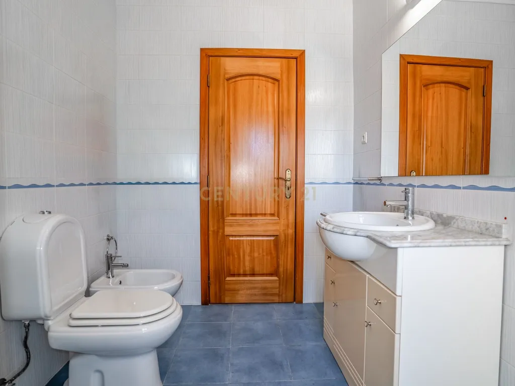 Moradia T4 na Urbanização Quinta do Pinheiro Manso – Caldas da Rainha - Image 22