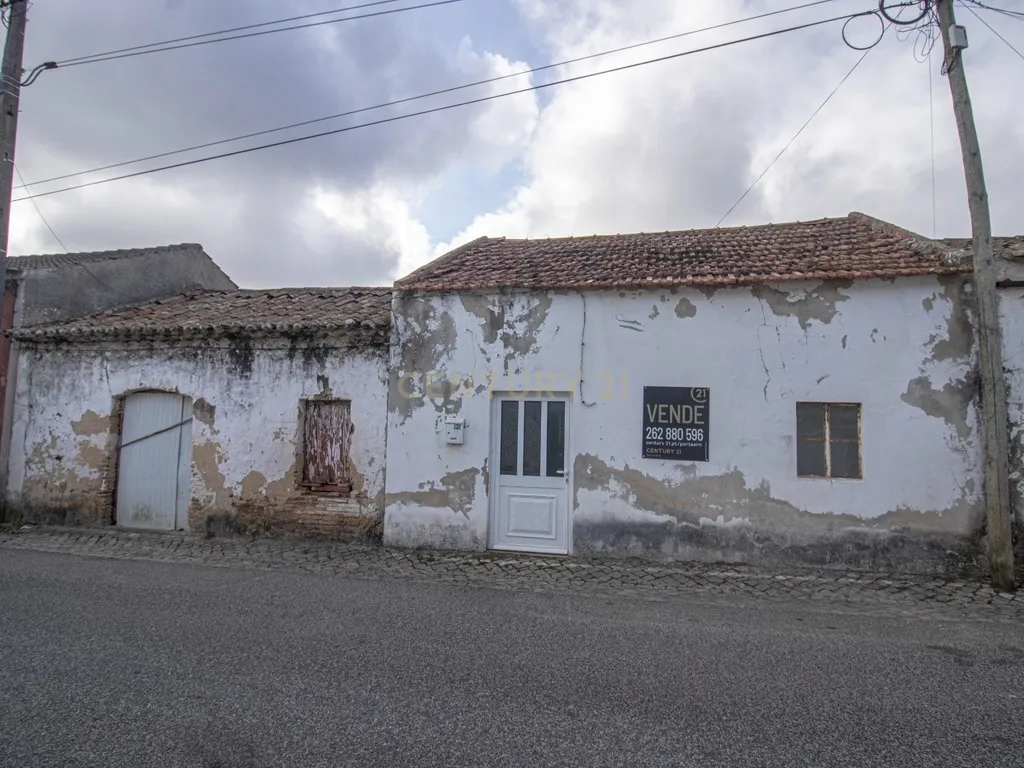 Dois prédios urbanos contíguos com elevado potencial de reabilitação - Image 25
