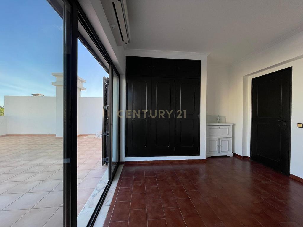 Exclusivo Apartamento T2 - Quarteira - Lugar de Garagem - Varandas - Praias - Marina Vilamoura - Image 11
