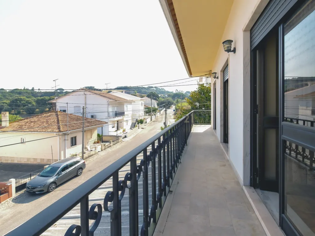 MORADIA EXCLUSIVA EM ALCOBAÇA – CONFORTO, ESPAÇO E POTENCIAL DE INVESTIMENTO! - Image 11