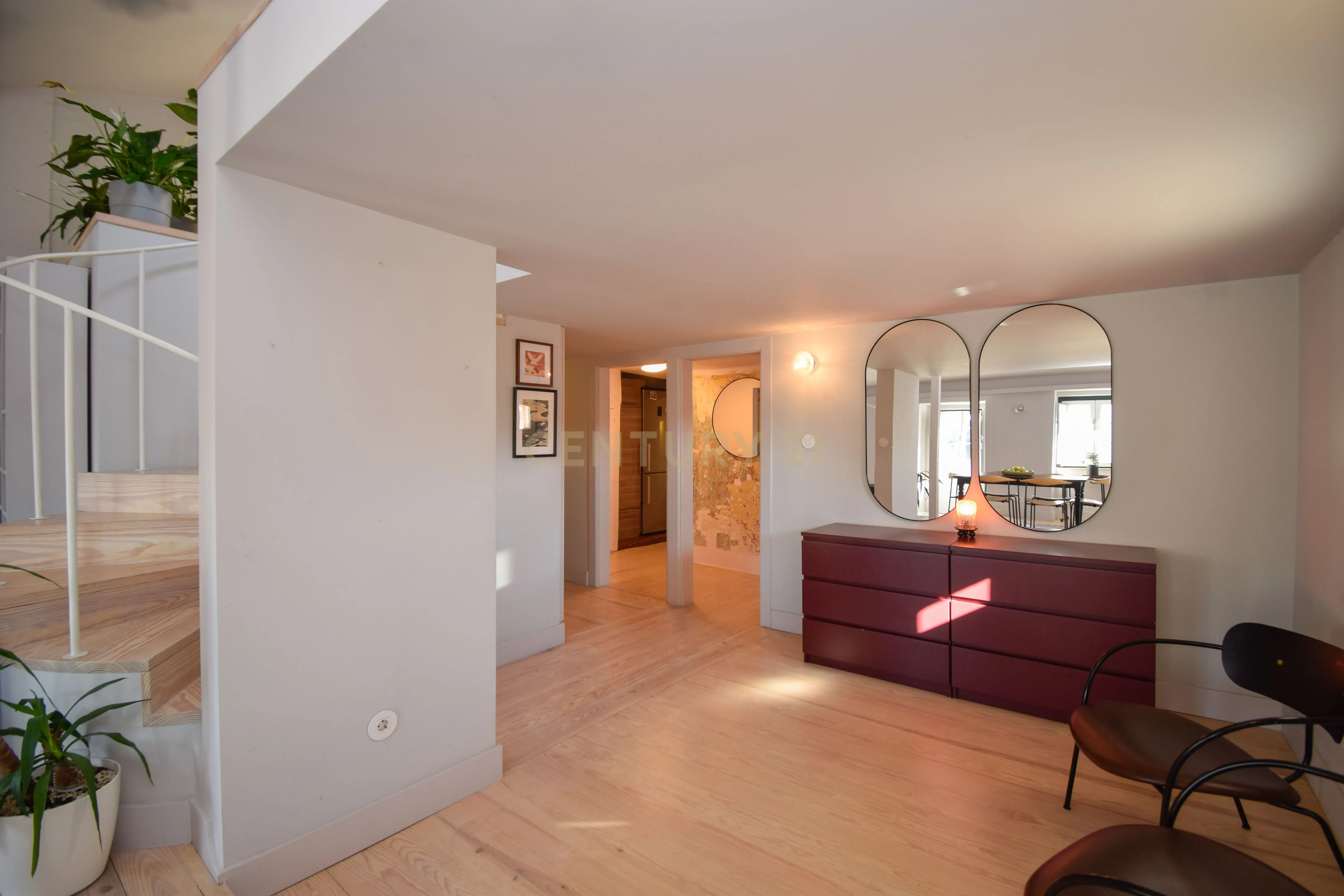 Fotografia 4 de Apartamento com mezzanine e potencial de reconversão na Estrela